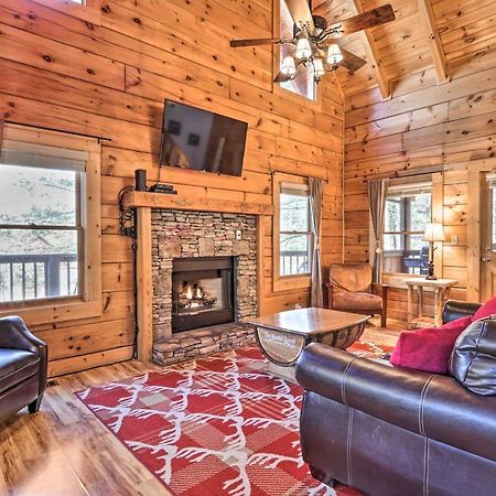 Cozy Cabin With Hot Tub In The Heart Of Pigeon Forge Villa Bagian luar foto