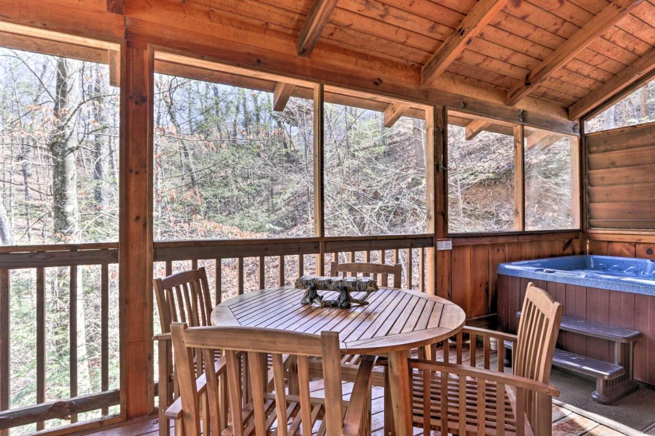 Cozy Cabin With Hot Tub In The Heart Of Pigeon Forge Villa Bagian luar foto