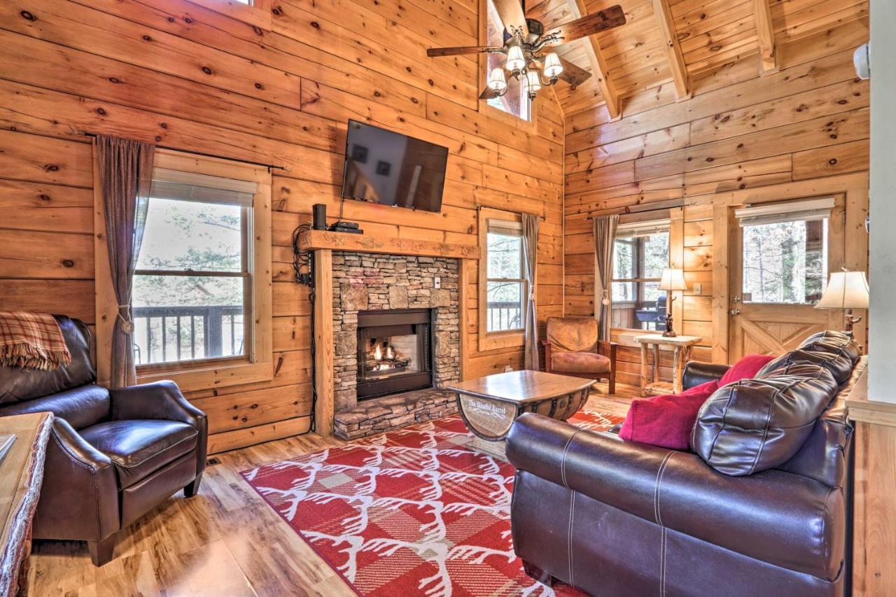 Cozy Cabin With Hot Tub In The Heart Of Pigeon Forge Villa Bagian luar foto