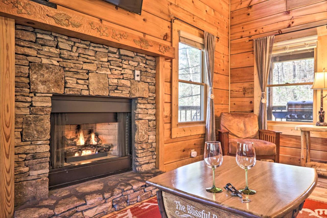Cozy Cabin With Hot Tub In The Heart Of Pigeon Forge Villa Bagian luar foto