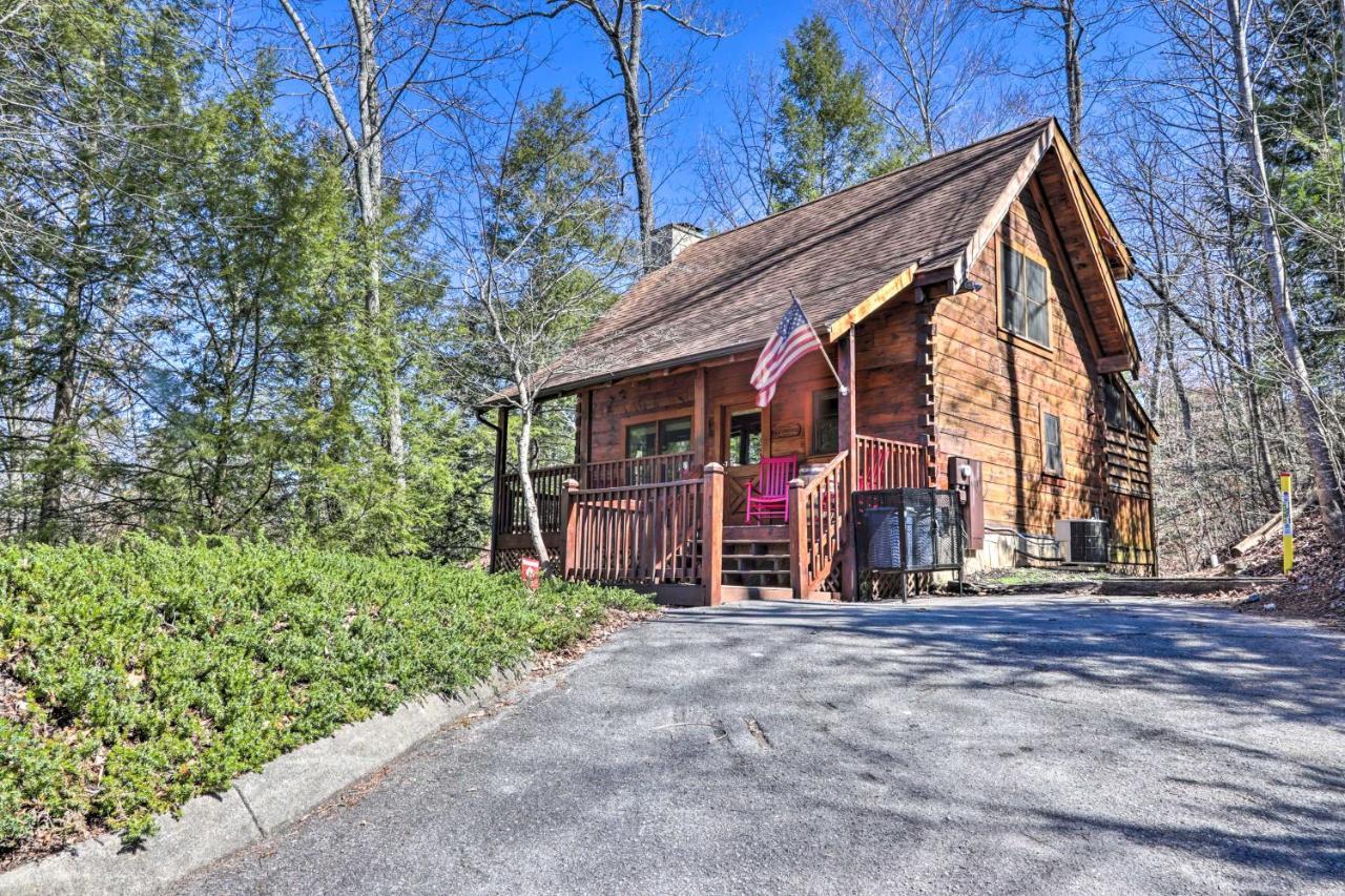 Cozy Cabin With Hot Tub In The Heart Of Pigeon Forge Villa Bagian luar foto