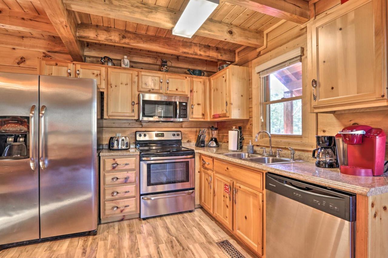 Cozy Cabin With Hot Tub In The Heart Of Pigeon Forge Villa Bagian luar foto