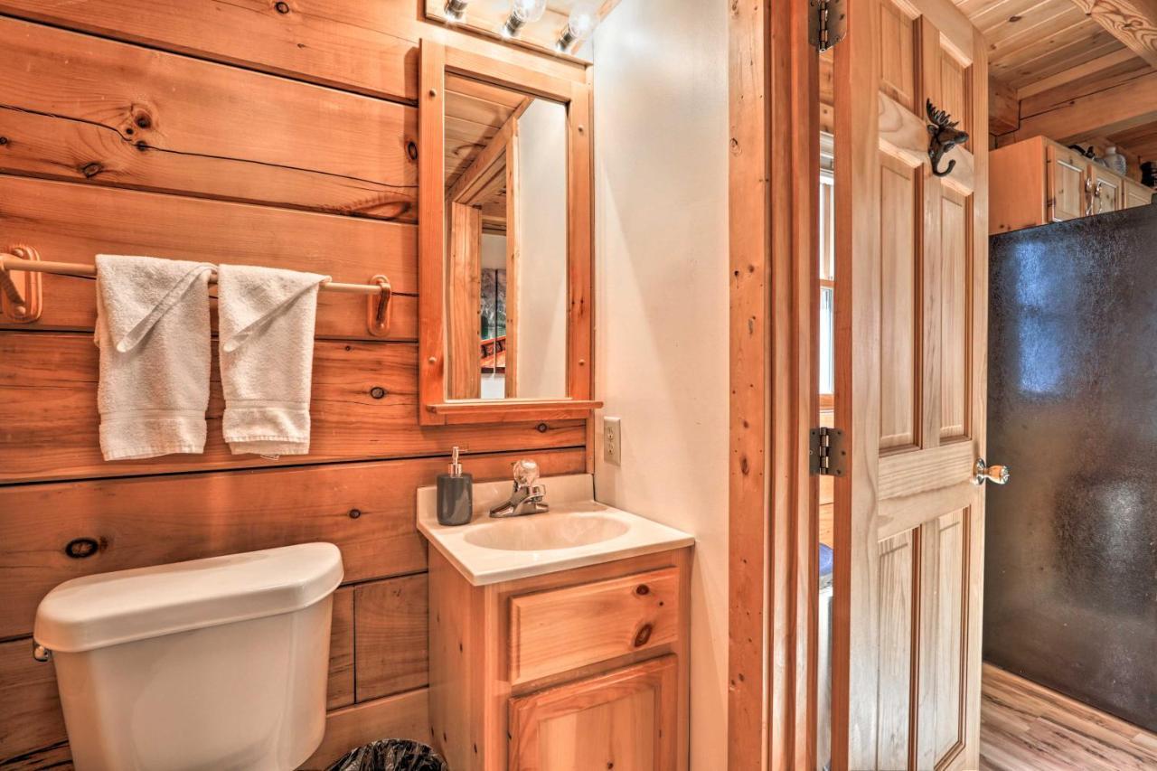 Cozy Cabin With Hot Tub In The Heart Of Pigeon Forge Villa Bagian luar foto