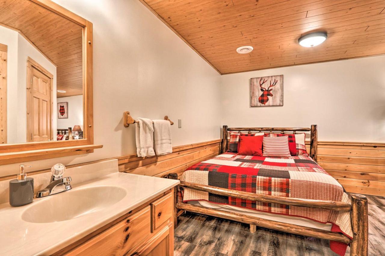 Cozy Cabin With Hot Tub In The Heart Of Pigeon Forge Villa Bagian luar foto