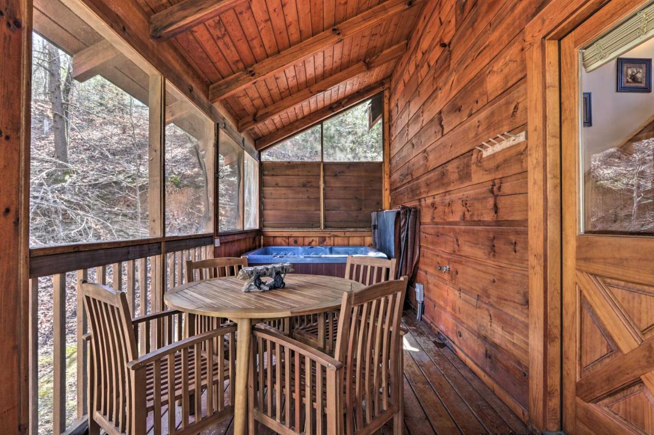 Cozy Cabin With Hot Tub In The Heart Of Pigeon Forge Villa Bagian luar foto