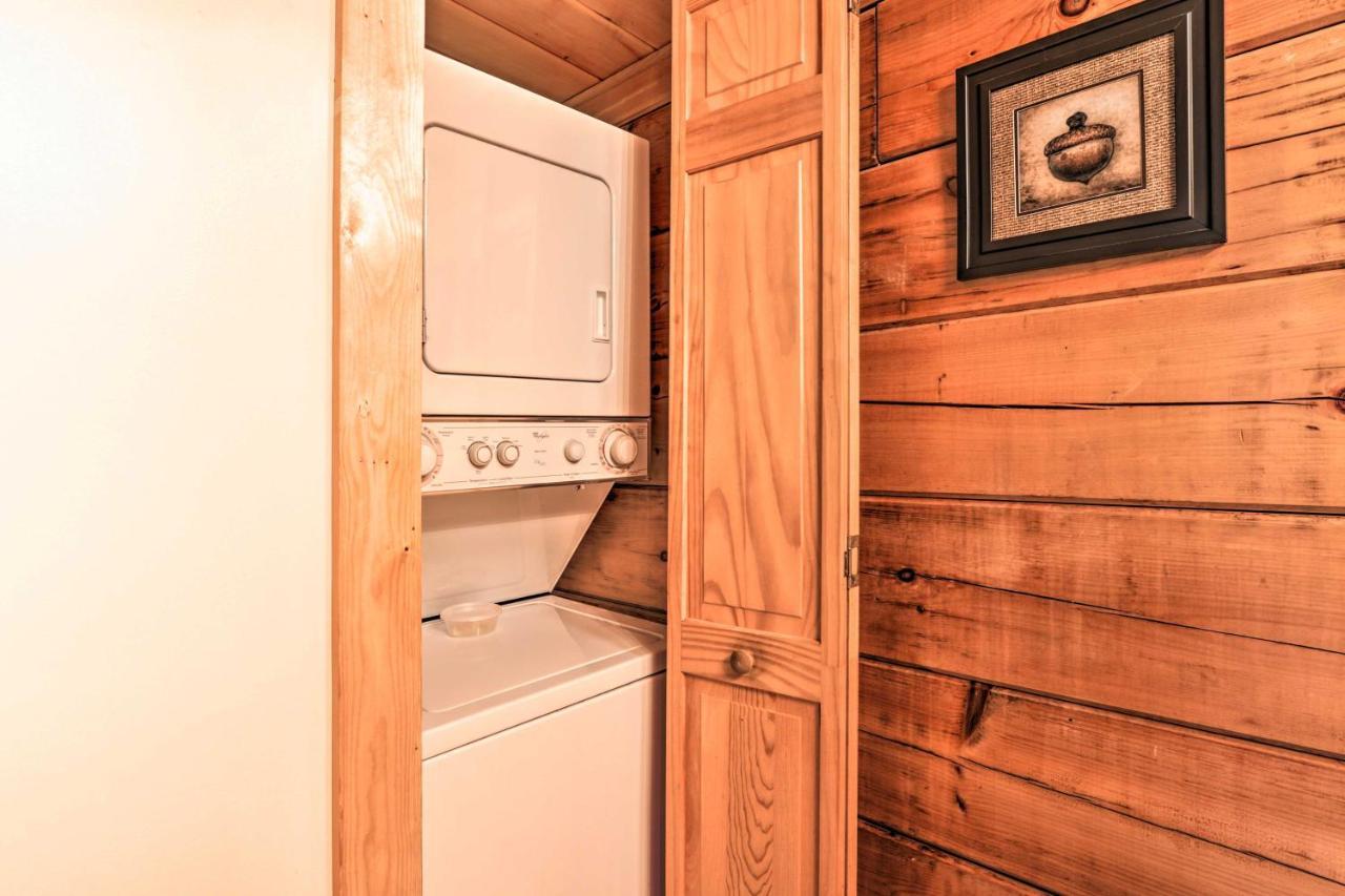 Cozy Cabin With Hot Tub In The Heart Of Pigeon Forge Villa Bagian luar foto