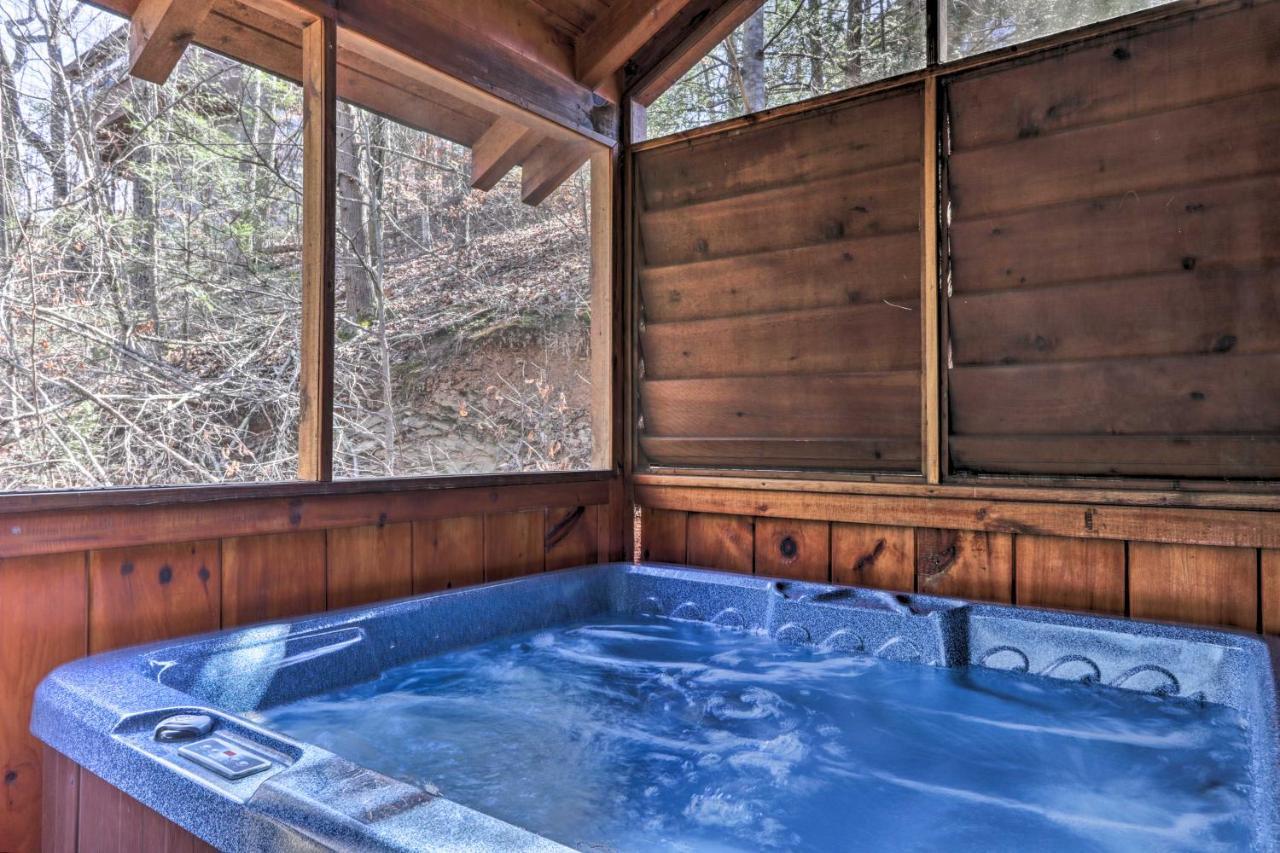 Cozy Cabin With Hot Tub In The Heart Of Pigeon Forge Villa Bagian luar foto