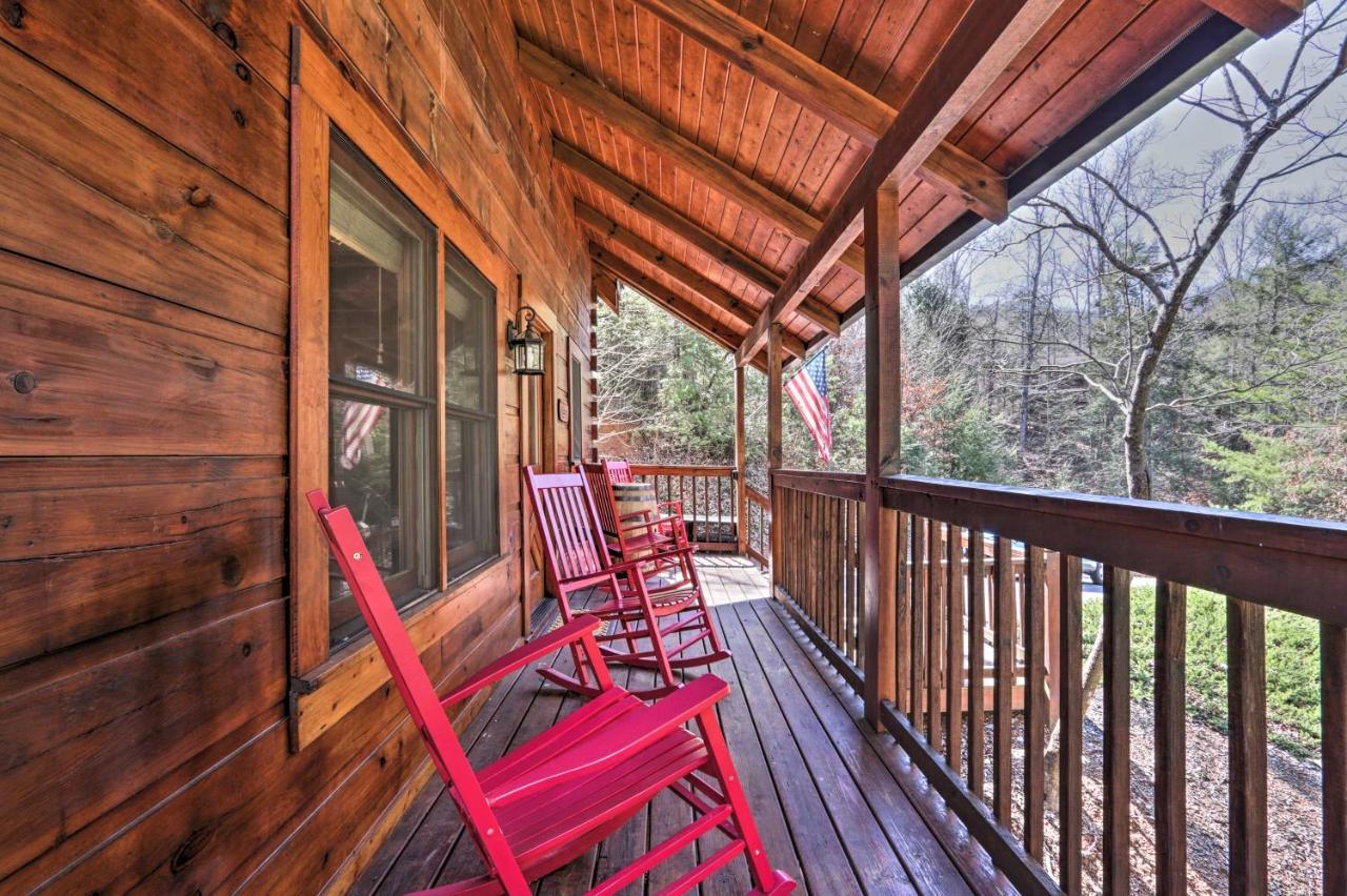 Cozy Cabin With Hot Tub In The Heart Of Pigeon Forge Villa Bagian luar foto