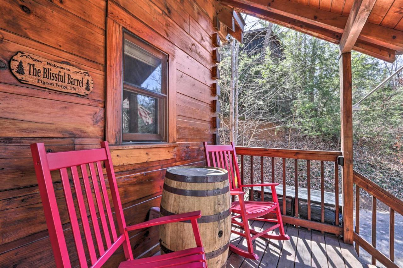 Cozy Cabin With Hot Tub In The Heart Of Pigeon Forge Villa Bagian luar foto